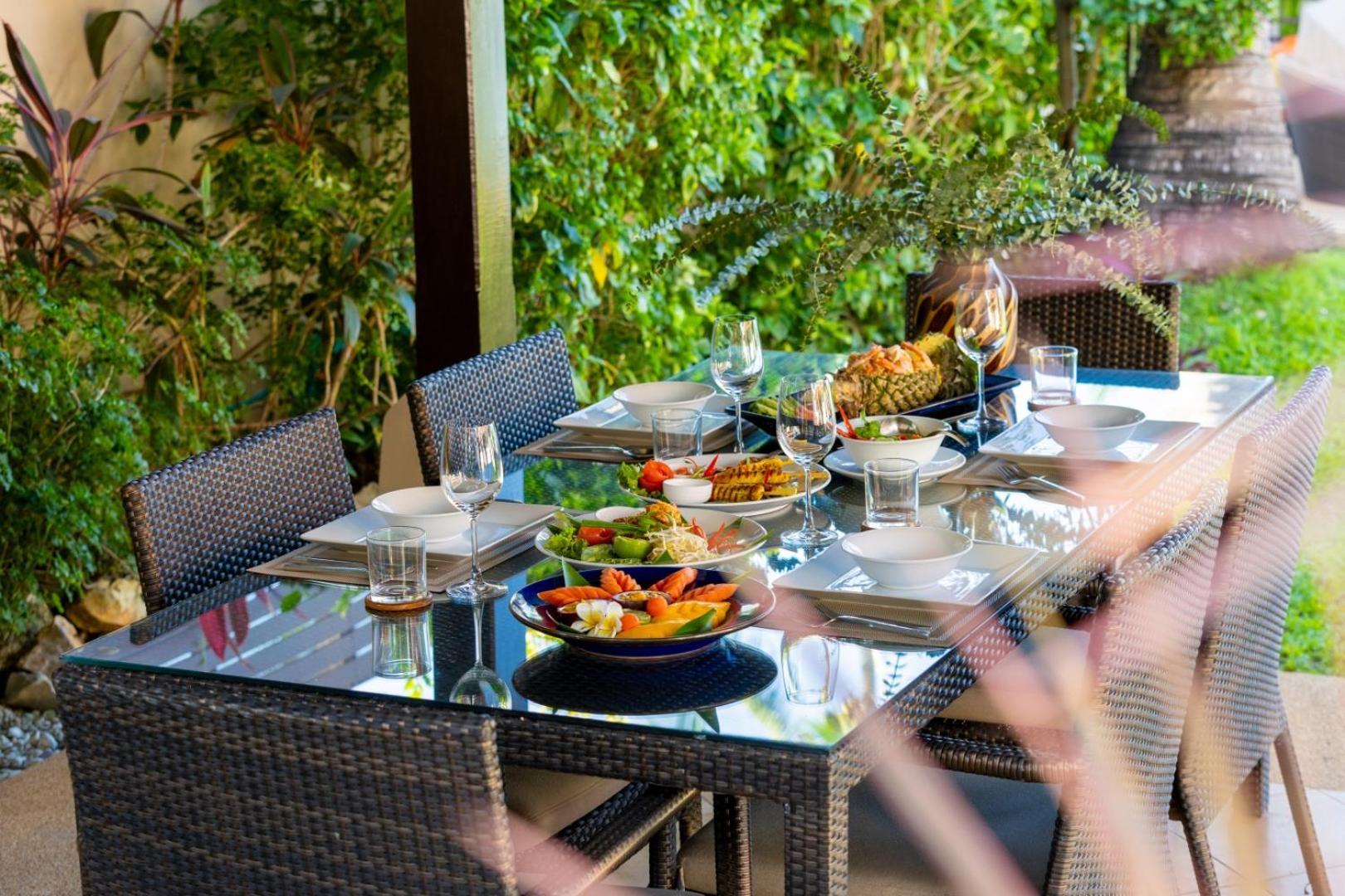 Bacaya Beachfront Villa Bang Rak Beach  Ngoại thất bức ảnh