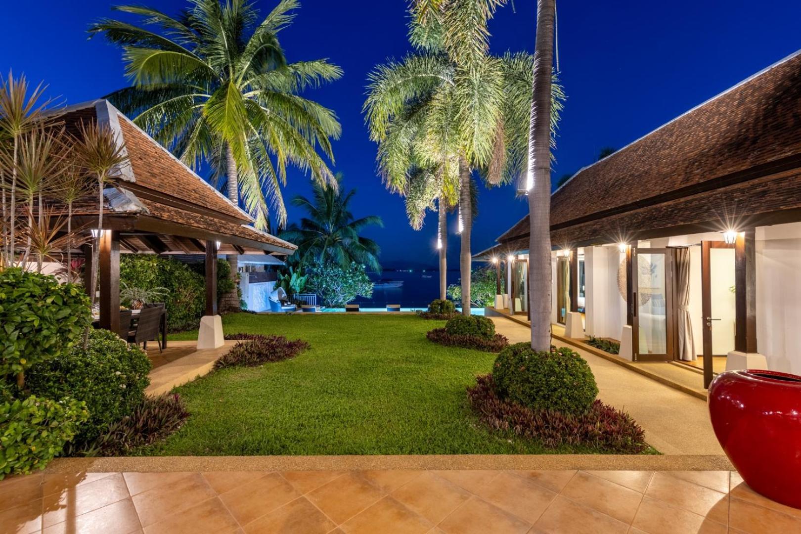 Bacaya Beachfront Villa Bang Rak Beach  Ngoại thất bức ảnh