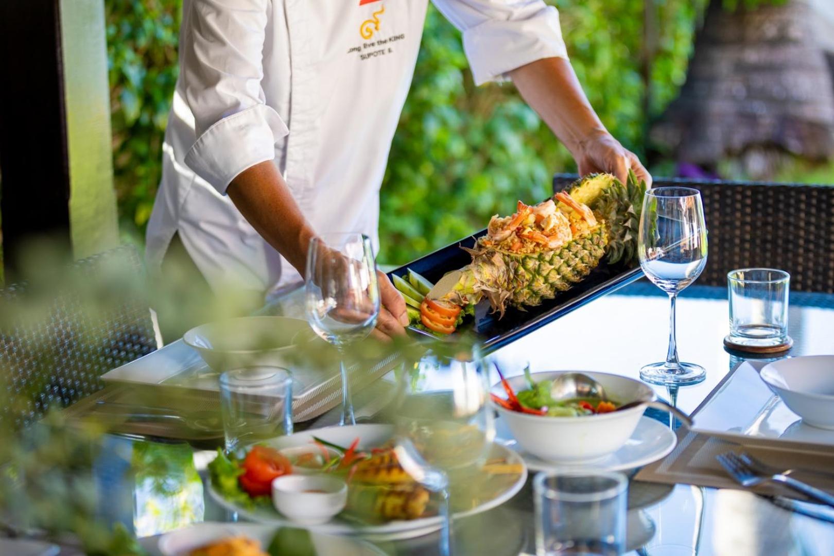 Bacaya Beachfront Villa Bang Rak Beach  Ngoại thất bức ảnh