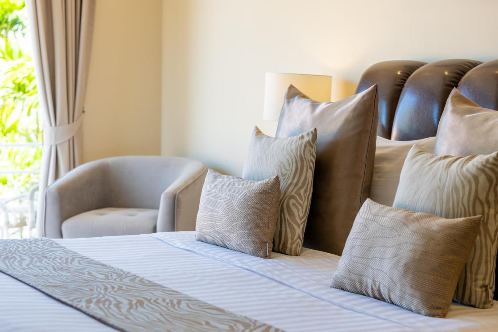 Bacaya Beachfront Villa Bang Rak Beach  Ngoại thất bức ảnh