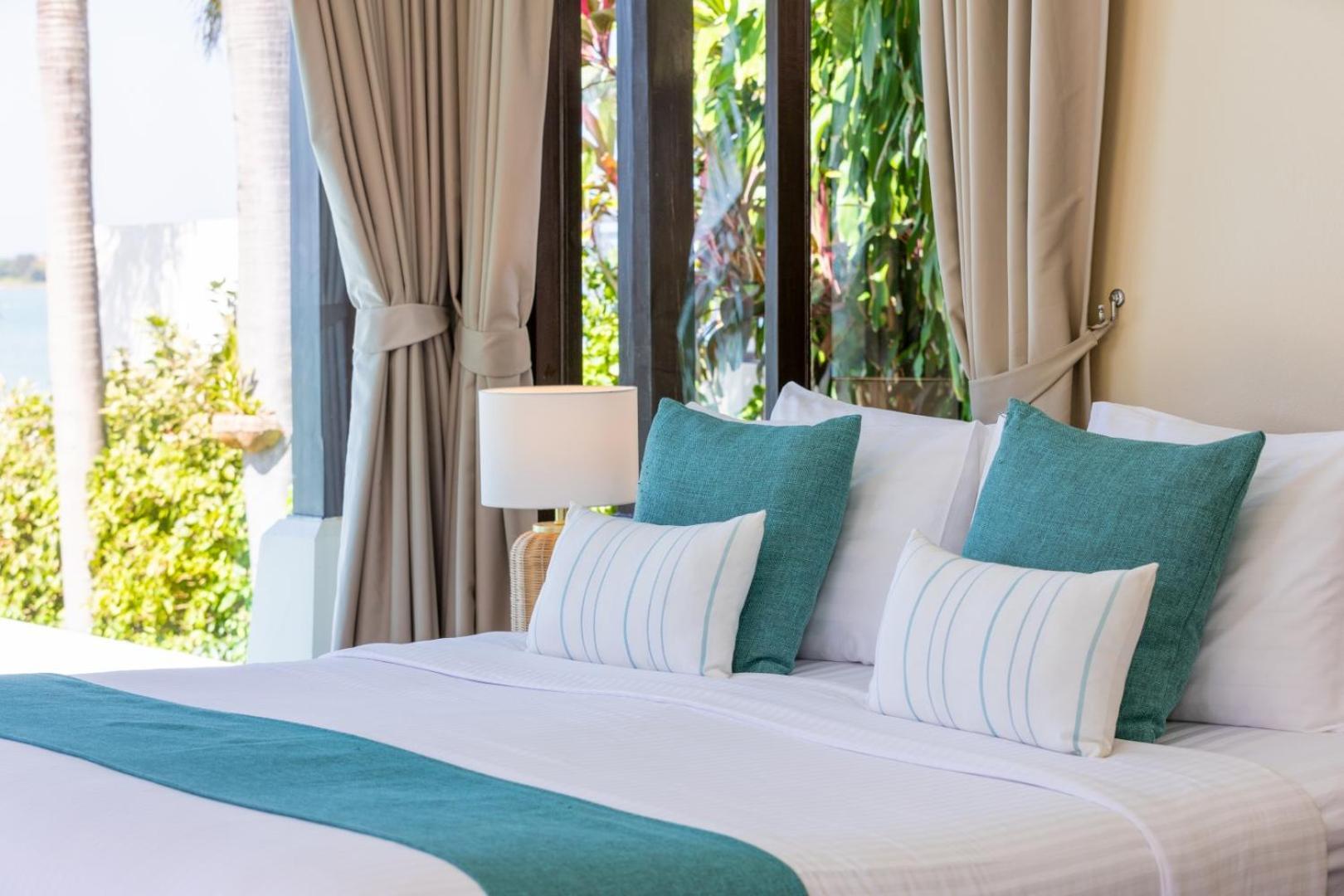 Bacaya Beachfront Villa Bang Rak Beach  Ngoại thất bức ảnh